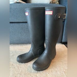 Hunter Rainboots with UGG socks